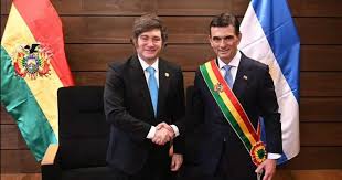 Lee más sobre el artículo Milei fue ovacionado en el Congreso boliviano y acaparó la atención de los legisladores en la asunción de Paz