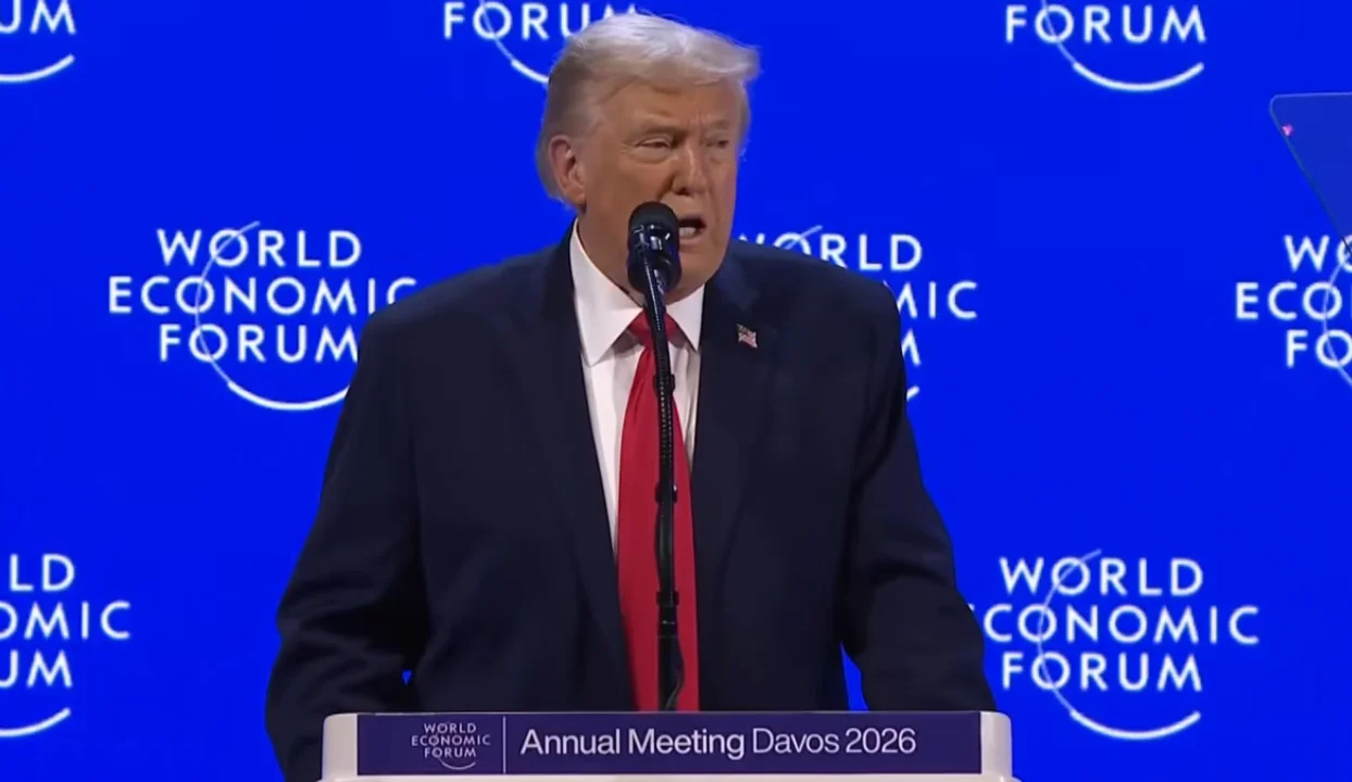 Lee más sobre el artículo Trump descartó recurrir a la fuerza en Groenlandia, pero lanzó una advertencia a Europa