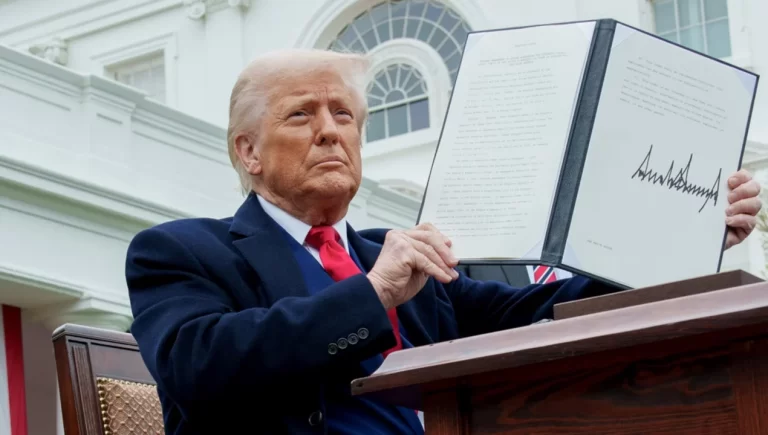 Lee más sobre el artículo Trump impuso aranceles del 100 por ciento a productos farmacéuticos