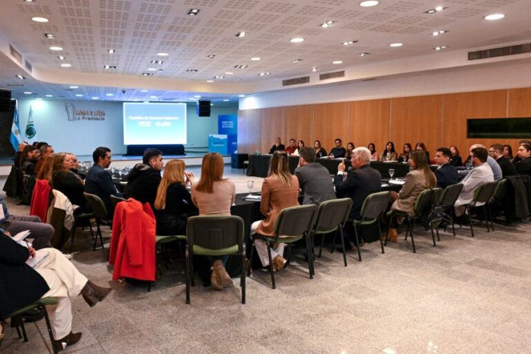 Lee más sobre el artículo El Gobierno anunció un programa de capacitación en IA para empleados públicos