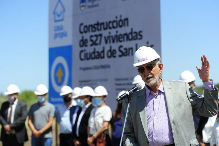Lee más sobre el artículo El gobernador dio inicio a la construcción de 527 viviendas en la ciudad de San Luis y a la obra de extensión de la Avenida Lafinur