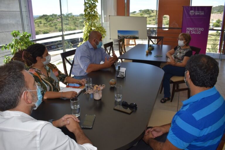 Lee más sobre el artículo La ministra Dávila recibió al intendente Frontera para coordinar acciones conjuntas