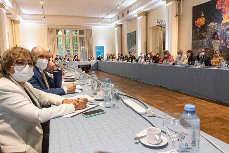 Lee más sobre el artículo La ministra Dávila participó de una nueva reunión del COFESA donde se consensuó mantener las medidas de cuidado generales para la prevención de enfermedades respiratorias