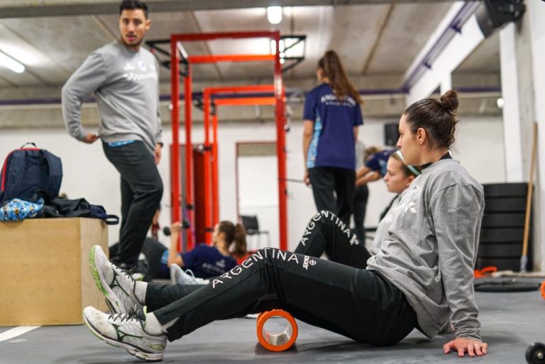 Lee más sobre el artículo Las selecciones argentinas de vóley femenino U19 y U17 concentran en “La Pedrera”