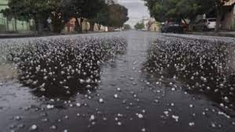 Lee más sobre el artículo Alerta por tormenta y granizo en 16 provincias: 240 ciudades afectadas en todo el país