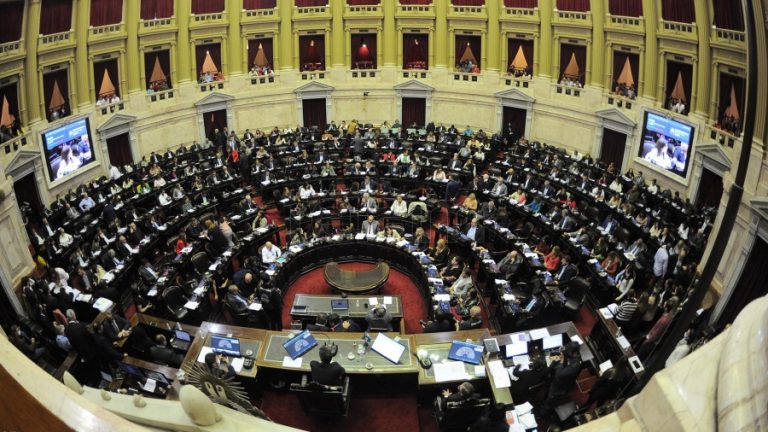 Lee más sobre el artículo El FdT presenta un proyecto para establecer un salario básico universal