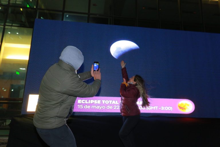 Lee más sobre el artículo Más de 500 personas disfrutaron del eclipse total en Terrazas del Portezuelo