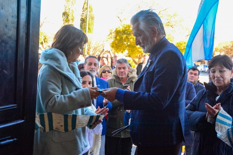 Lee más sobre el artículo El gobernador inauguró la puesta en valor de la casa de Santos Ortiz en Renca