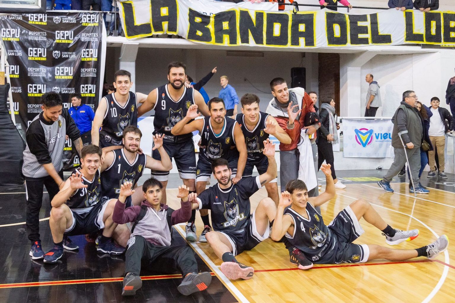 Read more about the article A estadio lleno, GEPU volvió a ganar y es semifinalista