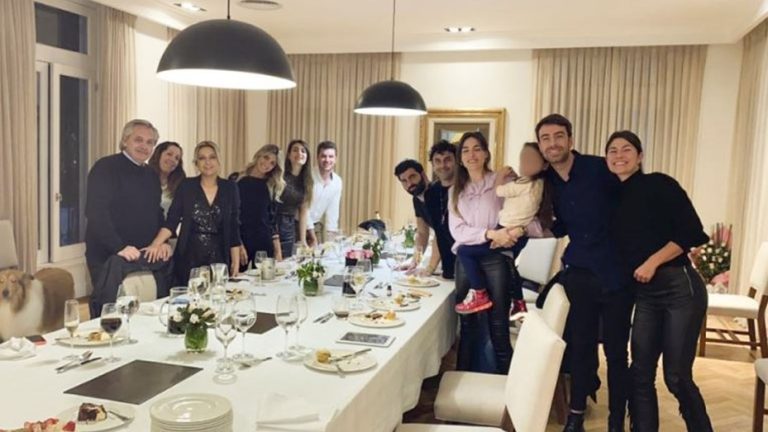 Lee más sobre el artículo Fernández ofreció donar $1.600.000 para cerrar la causa por la fiesta en Olivos