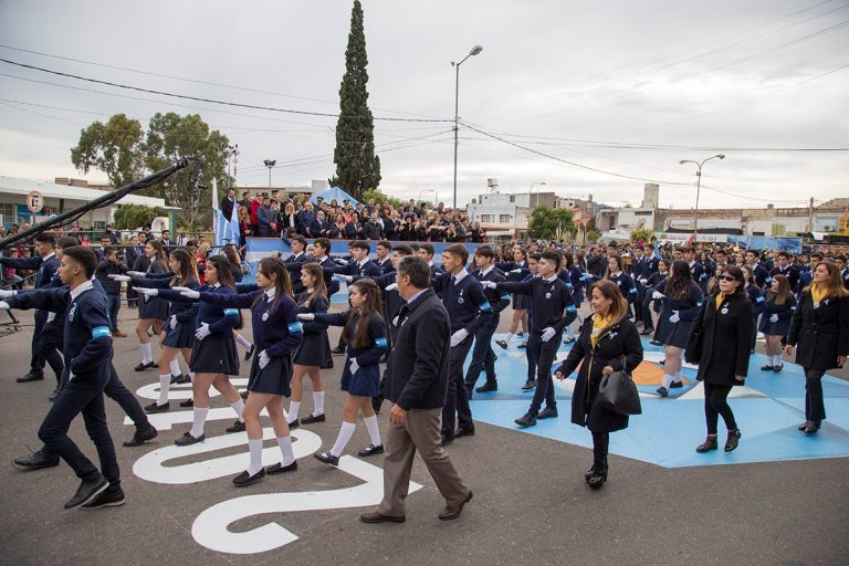 Lee más sobre el artículo El tradicional desfile pintará de Celeste y Blanco las calles de San Luis