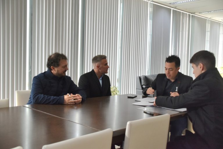 Lee más sobre el artículo Firmaron el contrato para instalar 650 cámaras y radares en rutas y caminos nacionales y provinciales