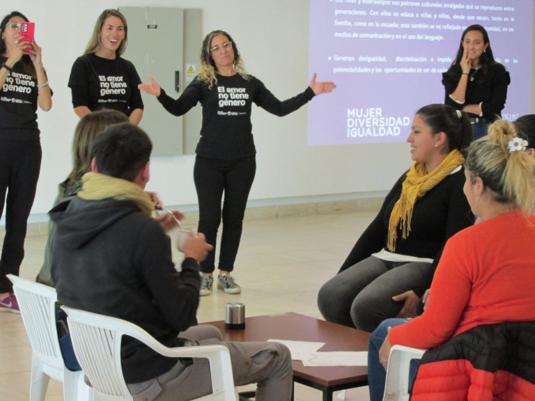 Lee más sobre el artículo Jóvenes comenzaron una formación en perspectiva de género