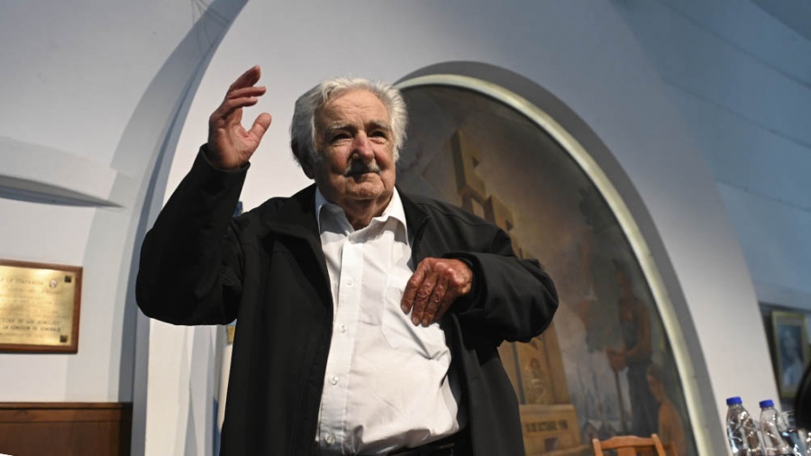 Read more about the article Mujica le pidió a los colombianos que ayuden a Petro, porque “no puede hacer magia”