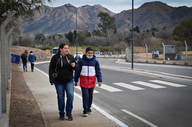 Lee más sobre el artículo Los vecinos del Barrio 274 Viviendas celebraron la inauguración de las obras que mejorarán el tránsito diario