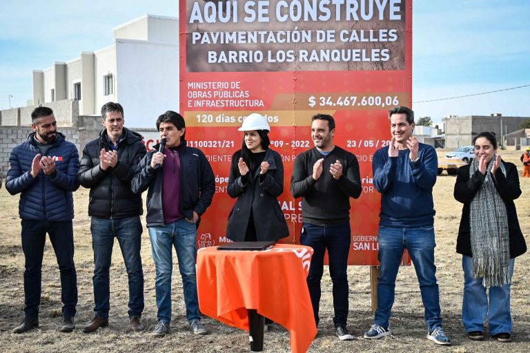 Lee más sobre el artículo Inició la obra de pavimentación que le aportará progreso a los vecinos del barrio Los Ranqueles