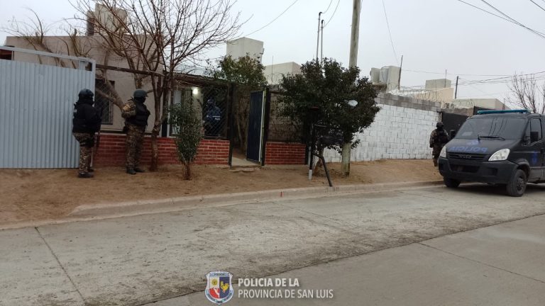 Lee más sobre el artículo En dos allanamientos, la Policía anuló un taller clandestino de fabricación de “armas tumberas”