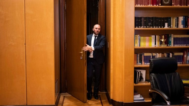 Lee más sobre el artículo Tras la salida de Martín Guzmán, el Gobierno define su reemplazo