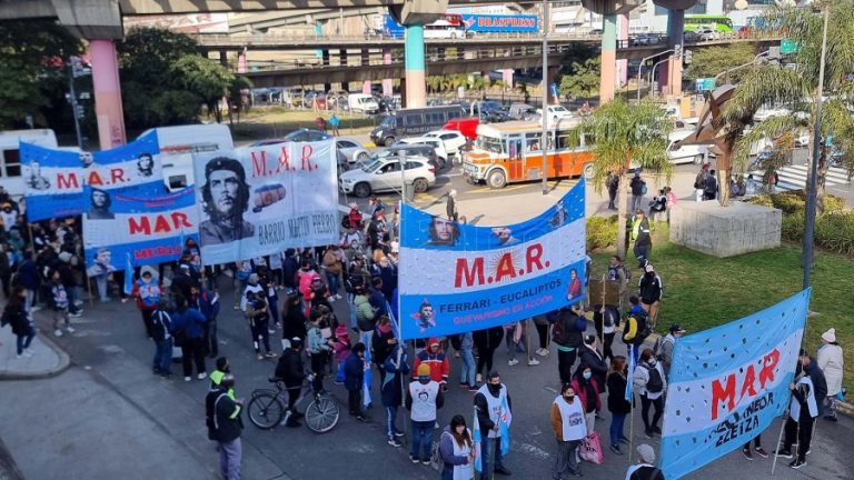 Lee más sobre el artículo Piqueteros marchan a Plaza de Mayo en demanda de asistencia económica