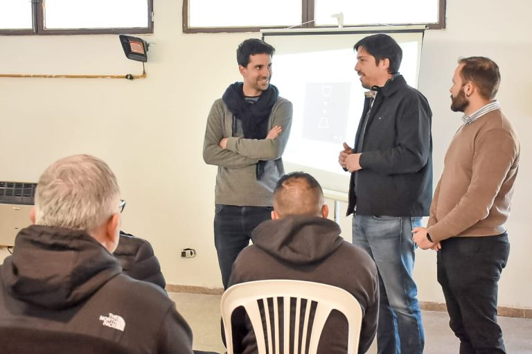 Lee más sobre el artículo Presentaron un programa deportivo social para clubes de toda la Provincia