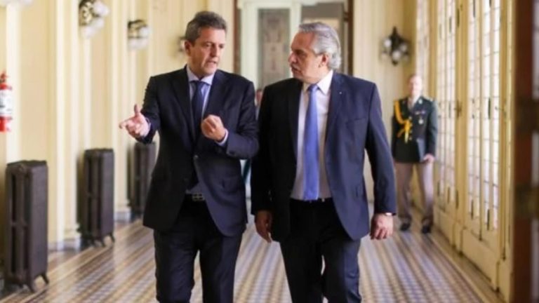 Lee más sobre el artículo Asume Massa y se esperan anuncios sobre el dólar, subsidios y planes