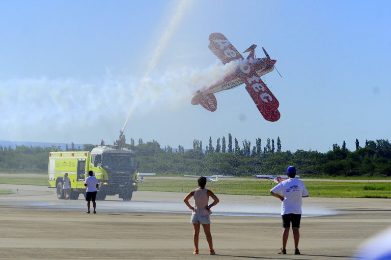 Lee más sobre el artículo Con entrada libre y gratuita, este sábado comienza el Festival Aéreo “El Conlara Vuela”