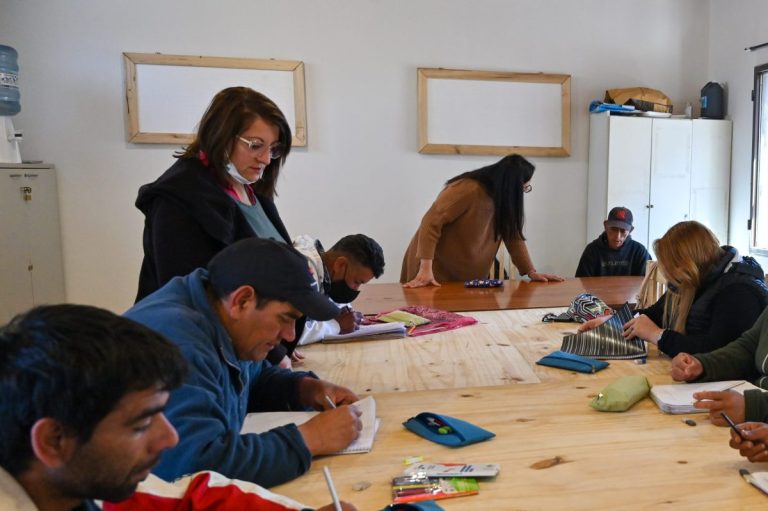 Lee más sobre el artículo Terminar la secundaria, una de las claves para obtener un trabajo genuino