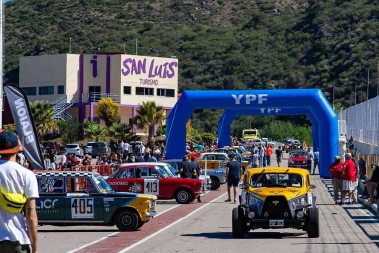 Lee más sobre el artículo El próximo domingo larga el Gran Premio Histórico – Automóvil Club Argentino