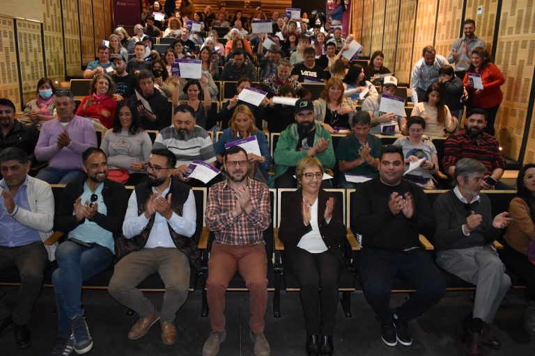 Lee más sobre el artículo Se entregaron 100 carnets de Manipulador de Alimentos en la Villa de Merlo