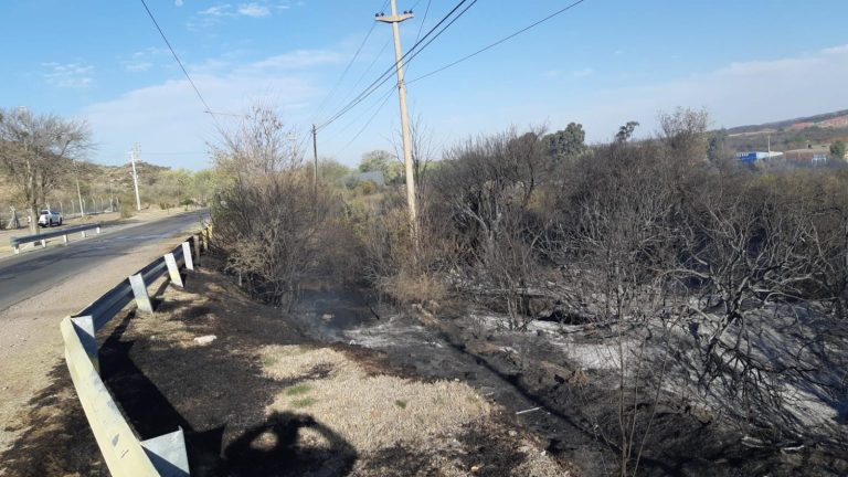 Lee más sobre el artículo Un incendio en Juana Koslay afectó el trazado de fibra óptica
