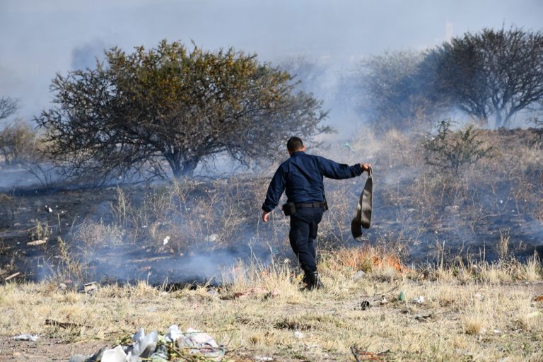 Lee más sobre el artículo Bomberos y brigadistas mantienen guardias de cenizas en algunos lugares de San Luis