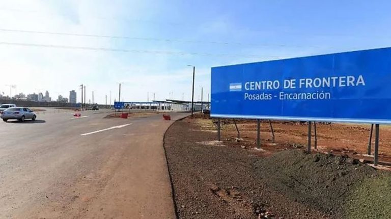 Lee más sobre el artículo Detienen a pareja de alemanes queriendo salir desde Misiones a Paraguay con una menor sin documentos
