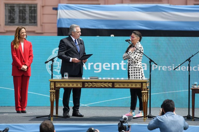 Lee más sobre el artículo Ayelén Mazzina asumió como ministra de las Mujeres, Géneros y Diversidad de la Nación