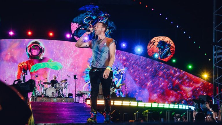 Lee más sobre el artículo Coldplay hace historia con su espectacular puesta en escena en su primer concierto en River