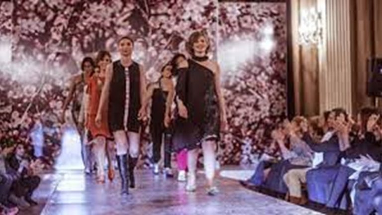 Lee más sobre el artículo Mujeres que transitan el cáncer de mama serán “modelos” de un desfile de moda para concientizar