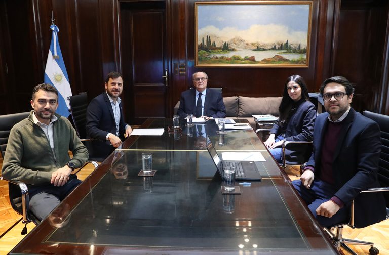 Lee más sobre el artículo El Gobierno provincial y la Nación afianzan la agenda de trabajo en desarrollo productivo