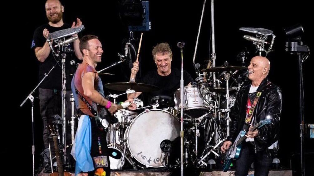 Read more about the article Zeta y Alberti se sumaron como invitados de Coldplay para tocar dos canciones de Soda