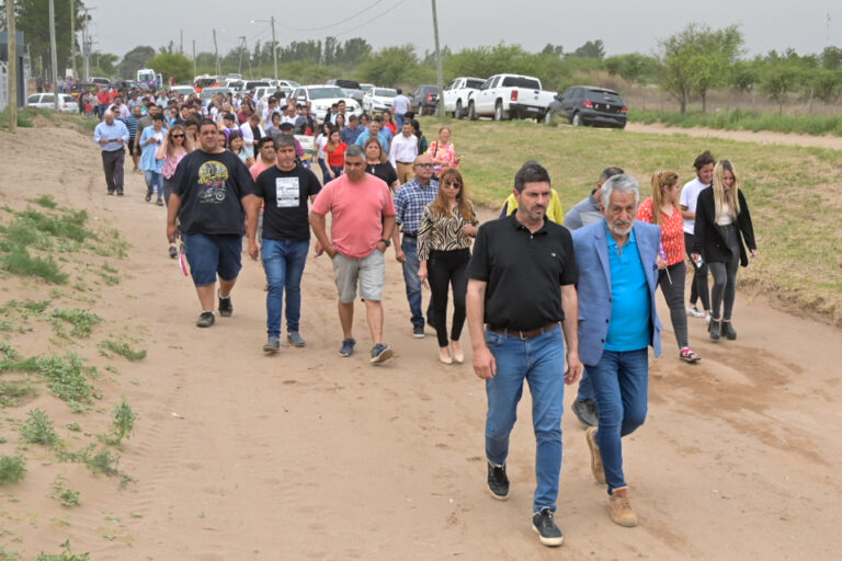 Lee más sobre el artículo El gobernador visitó obras que tendrán un gran impacto social para Buena Esperanza