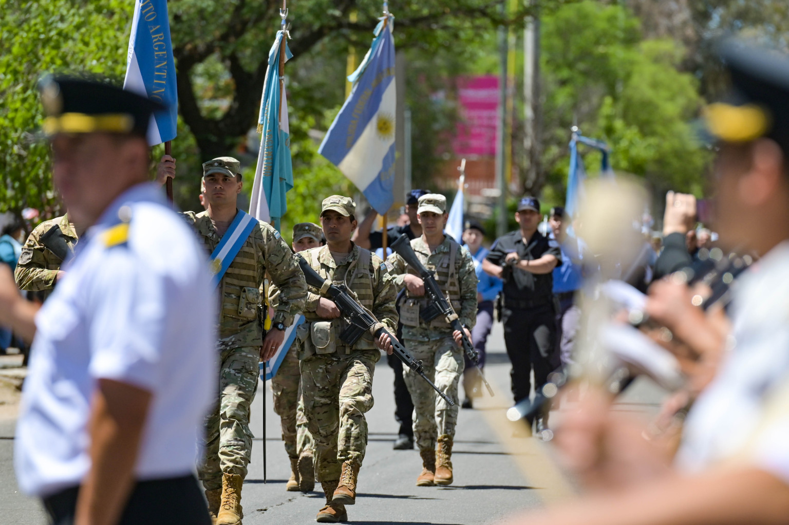 Read more about the article Desfile y entrega de reconocimientos en el acto por el 164 aniversario de la Policía de San Luis