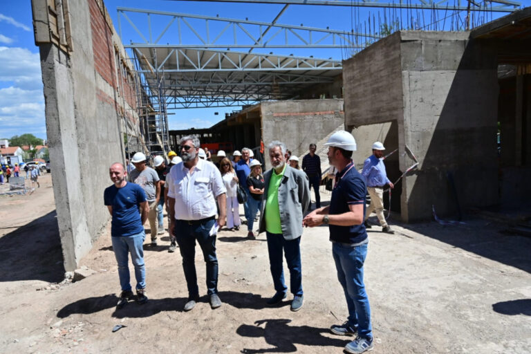 Lee más sobre el artículo A toda marcha continúa la construcción de la escuela y las viviendas en Villa de Merlo