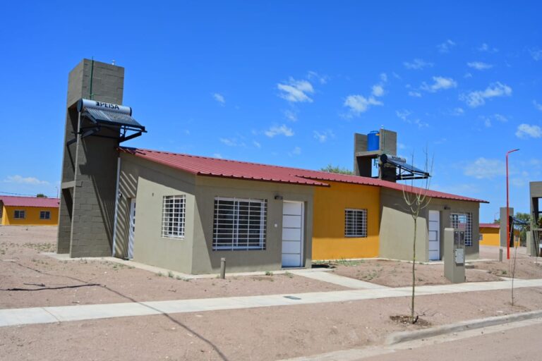 Lee más sobre el artículo Llamaron a licitación para la construcción de más de 310 viviendas en 14 ciudades y localidades