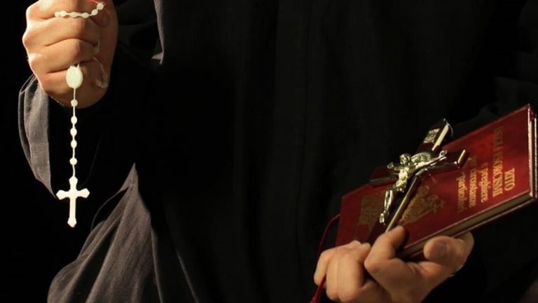 Lee más sobre el artículo El Arzobispado de Salta nombró a dos sacerdotes para realizar exorcismos