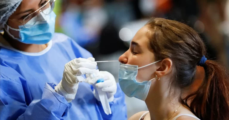 Lee más sobre el artículo Casi se cuadruplicaron en una semana los contagios de coronavirus en el país