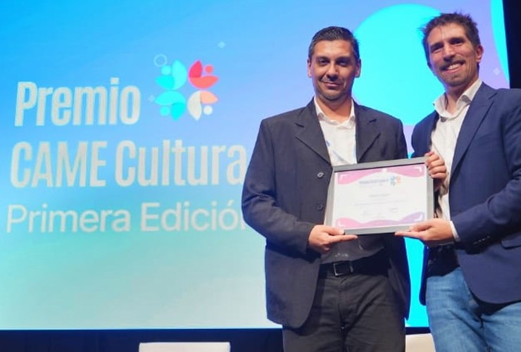 You are currently viewing El puntano Fabricio Aguilar fue galardonado en la primera edición del Premio CAME Cultura