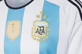 Read more about the article “Agotada”: ya no se consigue la camiseta argentina con 3 estrellas