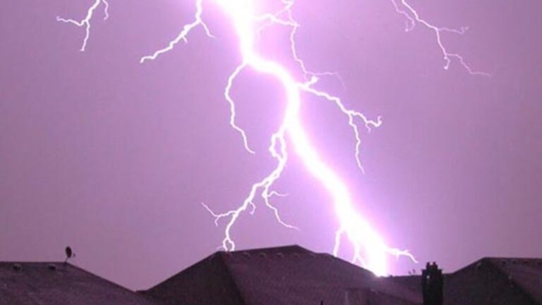 Lee más sobre el artículo En medio de una tormenta, un rayó cayó en una casa y alcanzó a una nena de 8 años