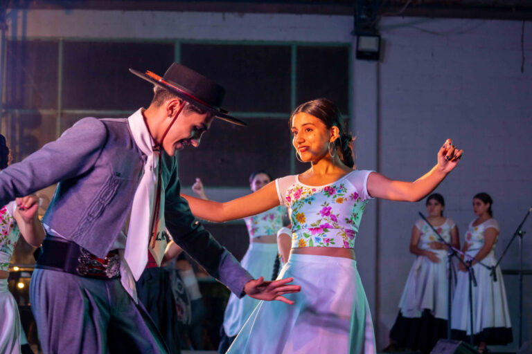 Lee más sobre el artículo Con artesanos, gastronomía típica y música, El Trapiche cerró la edición 37º del Festival de los Ríos