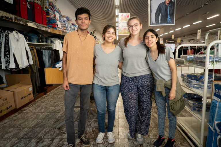 Lee más sobre el artículo Programa Empezar: siete jóvenes se capacitan en un local de indumentaria