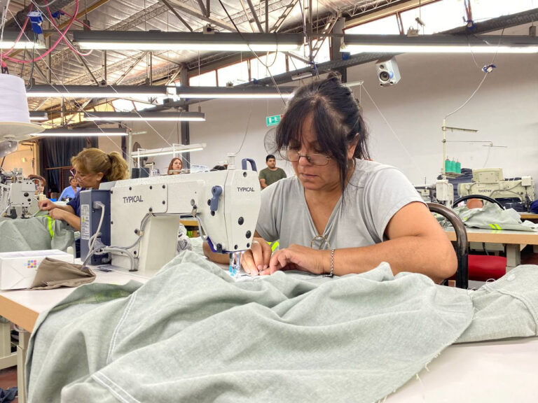 Lee más sobre el artículo Inserción Laboral: 20 beneficiarios se incorporaron a la textil Guayabera
