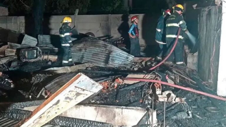 Lee más sobre el artículo Tragedia en Longchamps: dos nenes de 2 y 3 años murieron en el incendio de su casa